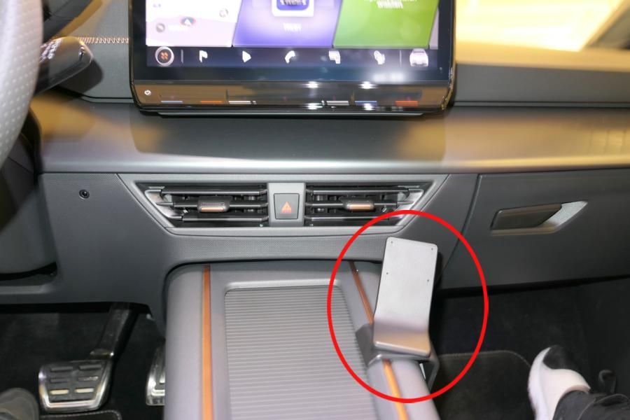 Proclip Seat Born 22-24/ Cupra Born 22-  konsole montage